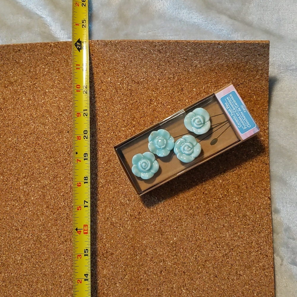 🌮NWT blue ceramic flower push pins + 24" by 12" roll of cork board